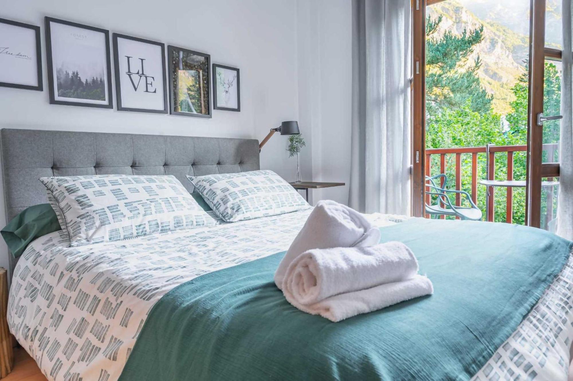 Loira Casa Sanchines Duplex De Lujo En Benasque Apartment Exterior foto